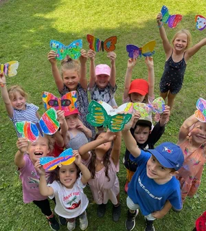 Kids crafting at Baxter